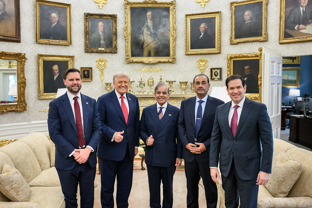 Pakistani delegation at the White House, 25 Sept 2025 (Official White House photo by Daniel Torok)