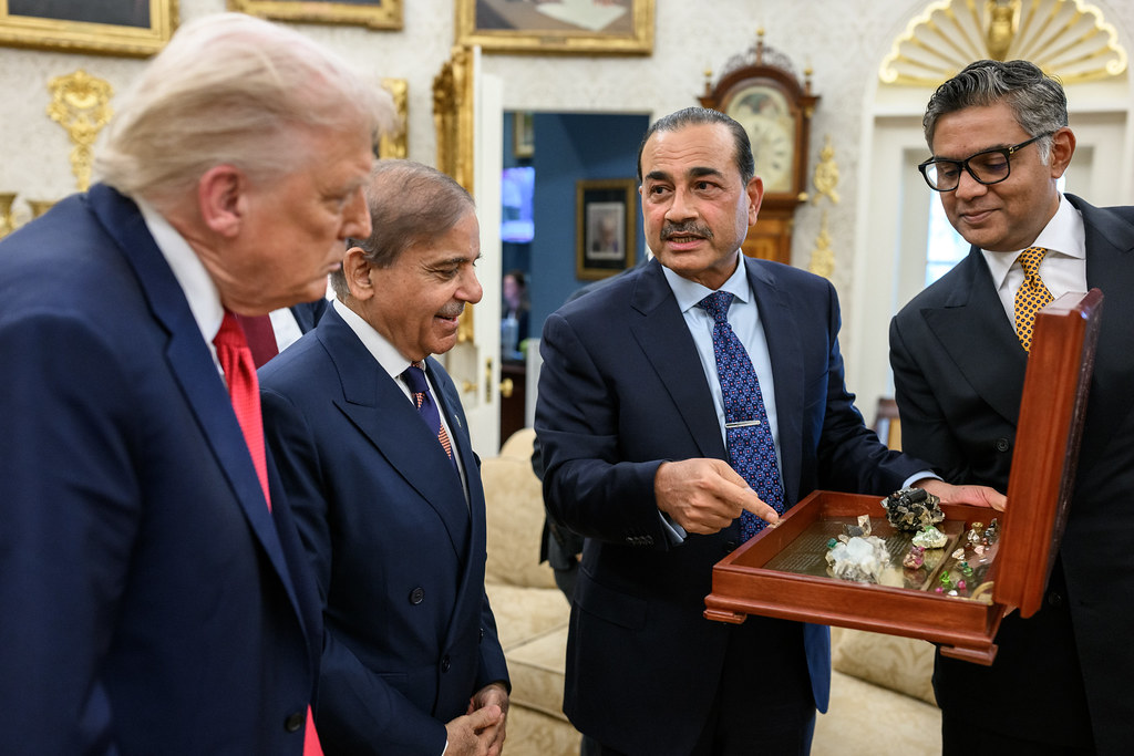 US President Donald Trump presented with gifts by Pakistan’s prime minister and Field Marshal Asim Munir in the Oval Office